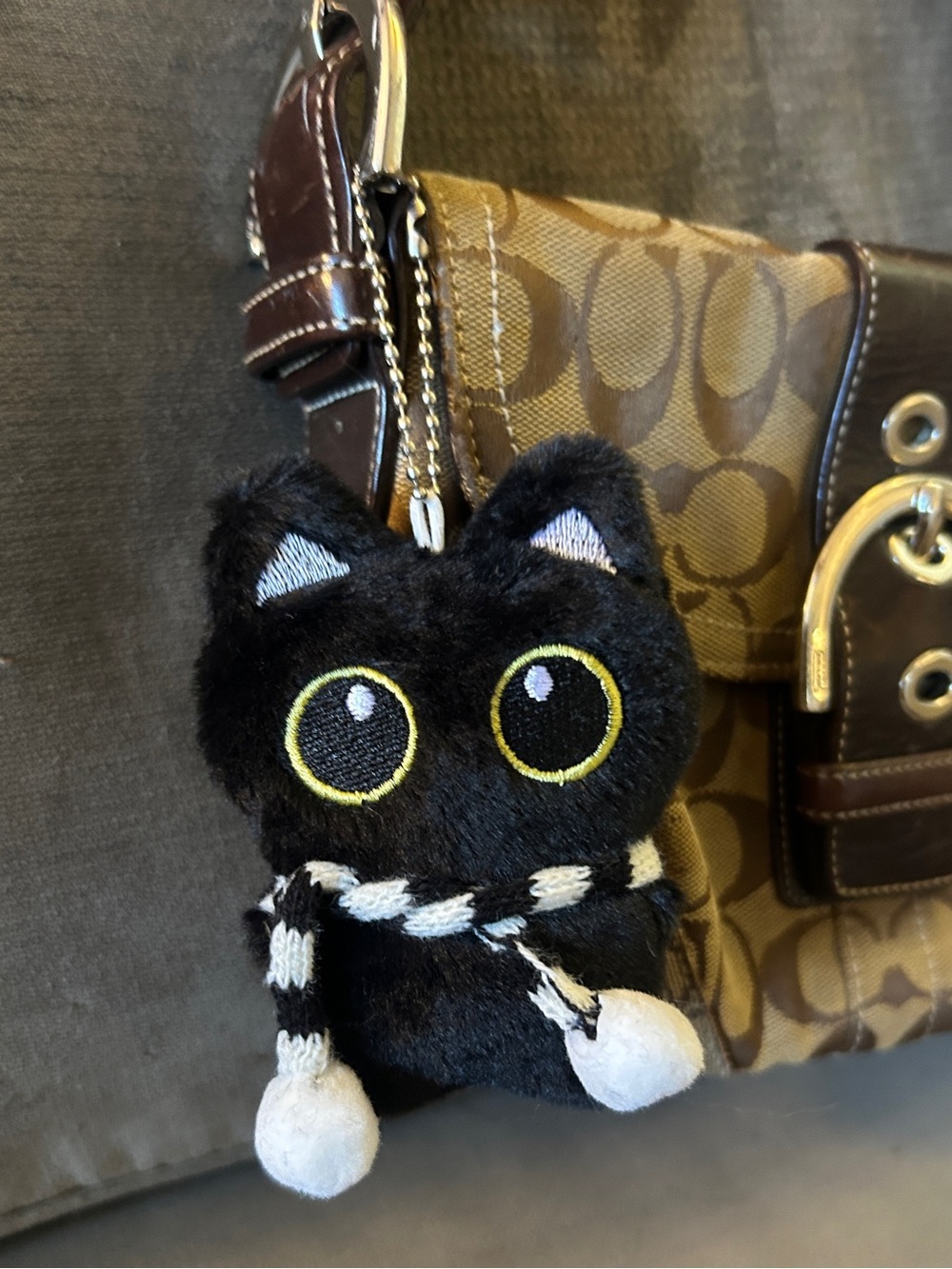 🐈‍⬛NEW Black Cat Bag Charm
Plush Fuzzy Eyes Cute Kitty w/ Scarf Y2K Kawaii
